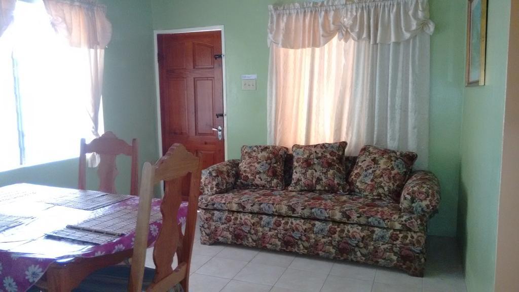 Yard Style Hotel Kingston Quarto foto
