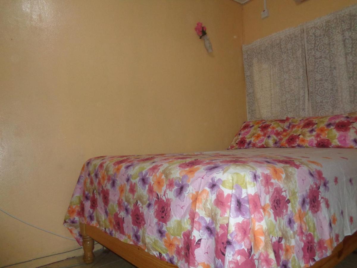 Yard Style Hotel Kingston Quarto foto